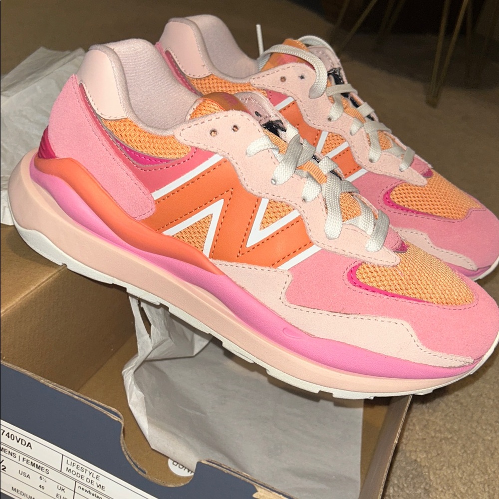 BRAND NEW VERY RARE New Balance Women's 57/40 Valentine’s Day Edition Size 8.5 - Picture 3 of 5